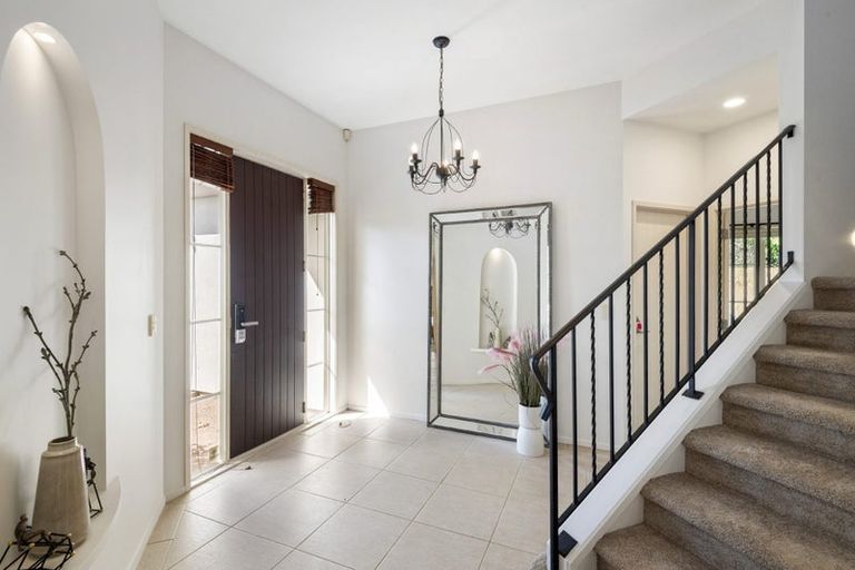 Photo of property in 1 Scarlet Oak Drive, Schnapper Rock, Auckland, 0632