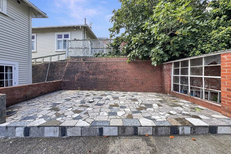 Photo of property in 17 Hankey Street, Mount Cook, Wellington, 6011