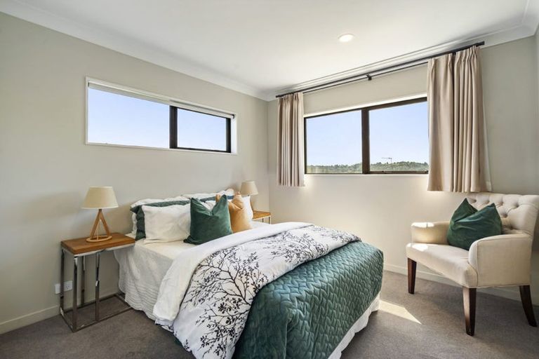 Photo of property in 17 Oak Bark Drive, Schnapper Rock, Auckland, 0632