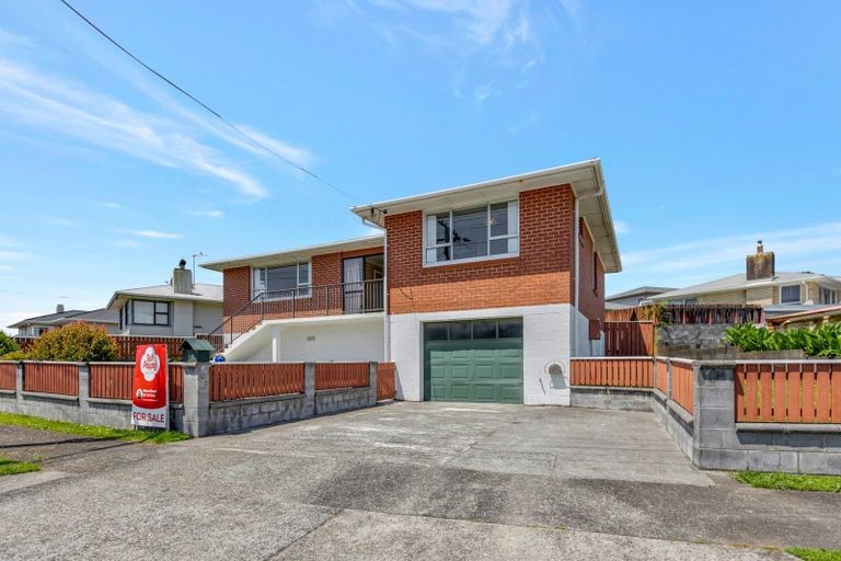 Photo of property in 6 Rospeath Crescent, Spotswood, New Plymouth, 4310