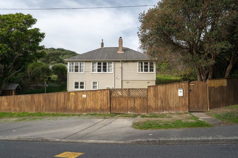 Photo of property in 29 Sidlaw Street, Strathmore Park, Wellington, 6022