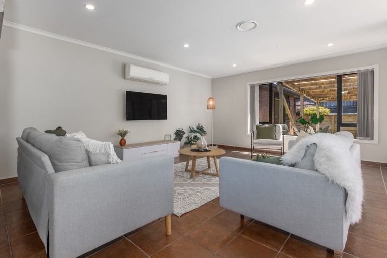 Photo of property in 6 Aotea Drive, Aotea, Porirua, 5024