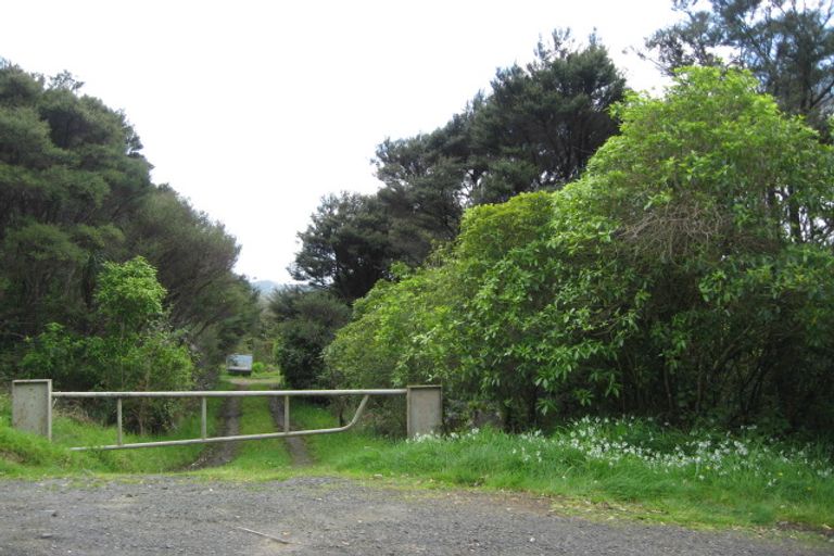 Photo of property in 11 Falls Road, Waitakere, Auckland, 0781