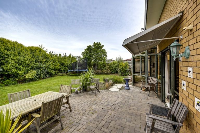 Photo of property in 10 Knightsbridge Place, Taradale, Napier, 4112