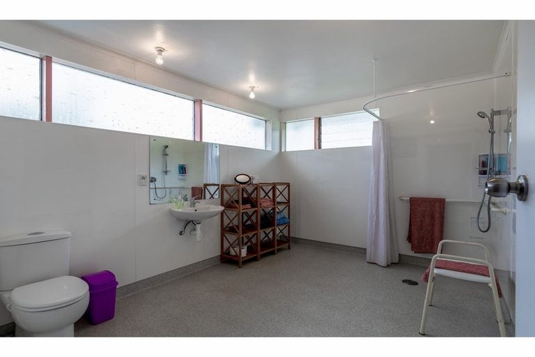 Photo of property in 42 Lowtherhurst Road, Massey, Auckland, 0614