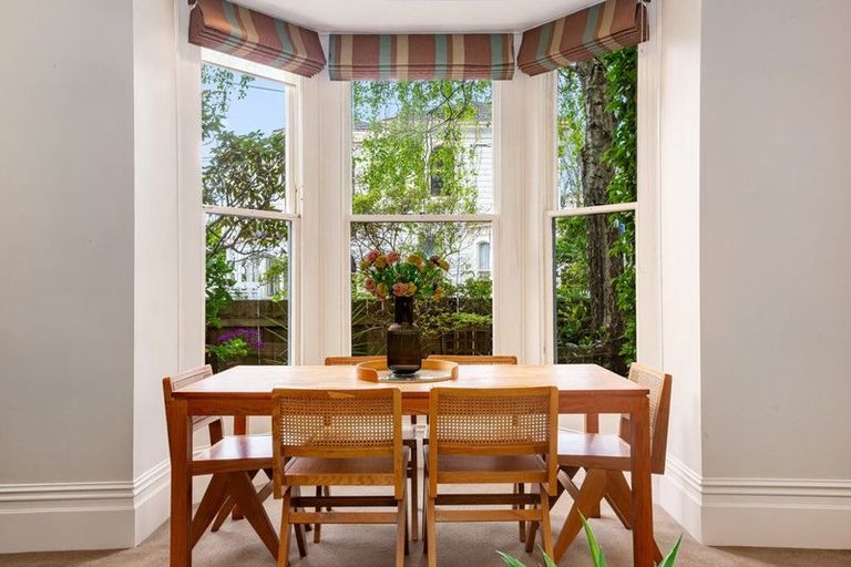 Photo of property in 12 Tinakori Road, Thorndon, Wellington, 6011