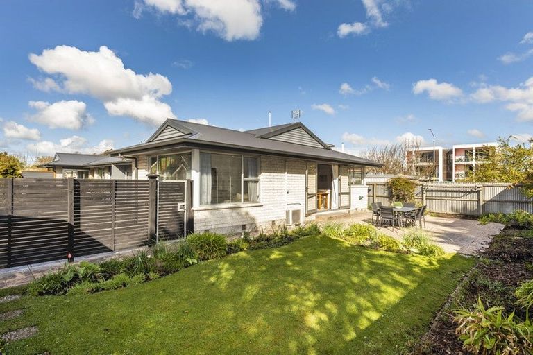 Photo of property in 2/3 Puriri Street, Riccarton, Christchurch, 8041
