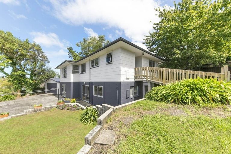 Photo of property in 35 Kemp Road, Massey, Auckland, 0614