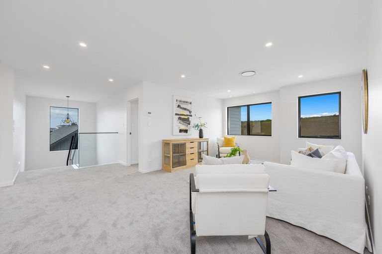 Photo of property in 16 Pekanga Road, Orewa, 0931