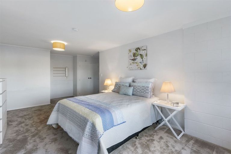 Photo of property in 54 Meadowvale Avenue, Forrest Hill, Auckland, 0620