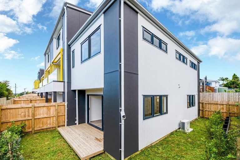 Photo of property in 43b/4 Waimumu Road, Massey, Auckland, 0614