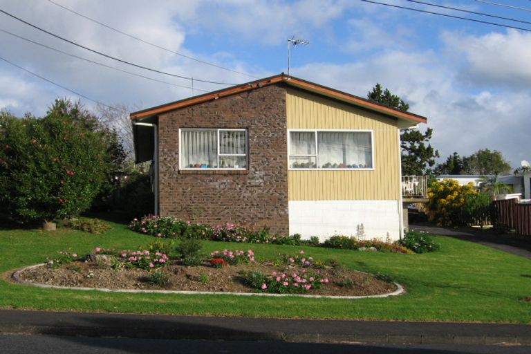 Photo of property in 1/18 Sherwood Avenue, Te Atatu South, Auckland, 0610