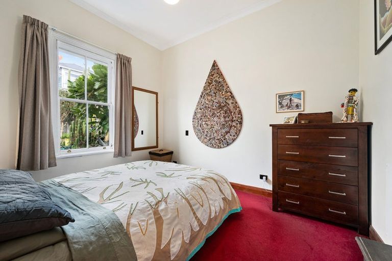 Photo of property in 6 Prince Street, Mount Victoria, Wellington, 6011