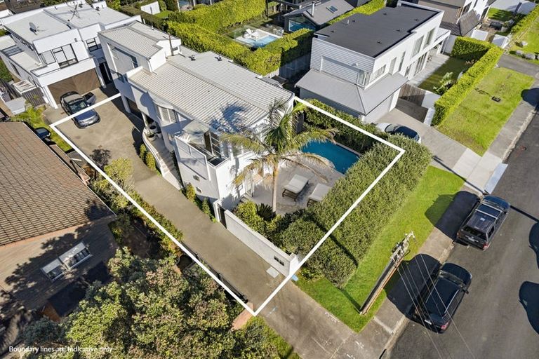 Photo of property in 1/2 Holiday Road, Milford, Auckland, 0620