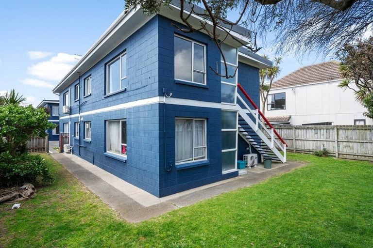 Photo of property in 8/218 Onepu Road, Lyall Bay, Wellington, 6022
