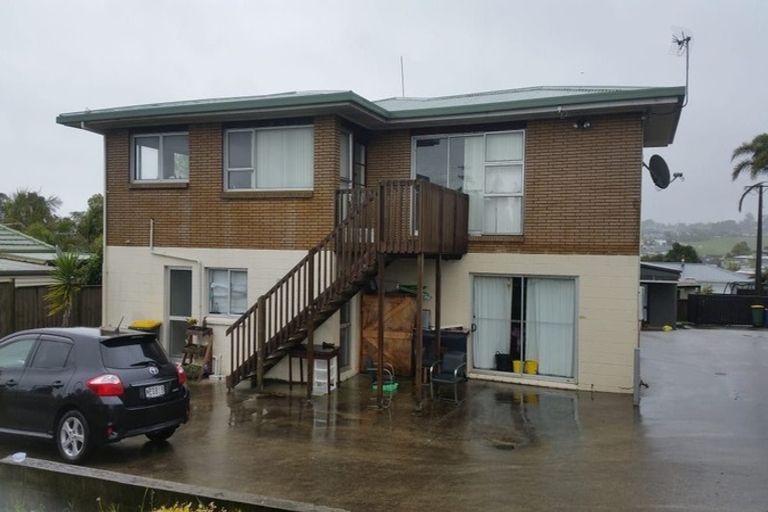 Photo of property in 940 East Coast Road, Northcross, Auckland, 0630
