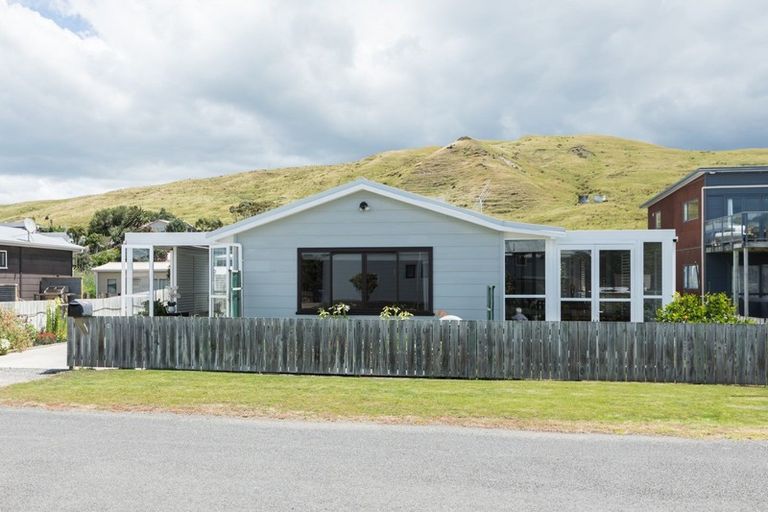 Photo of property in 4 Ohinemuhu Road, Porangahau, 4293