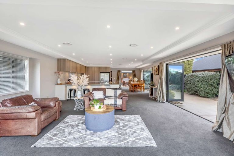 Photo of property in 27 Foresters Crescent, Parklands, Christchurch, 8083