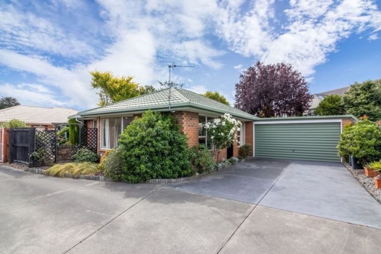 Photo of property in 1/6 Innisfree Place, Northwood, Christchurch, 8051