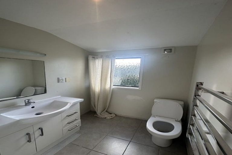 Photo of property in 2/92 Manuka Road, Glenfield, Auckland, 0629