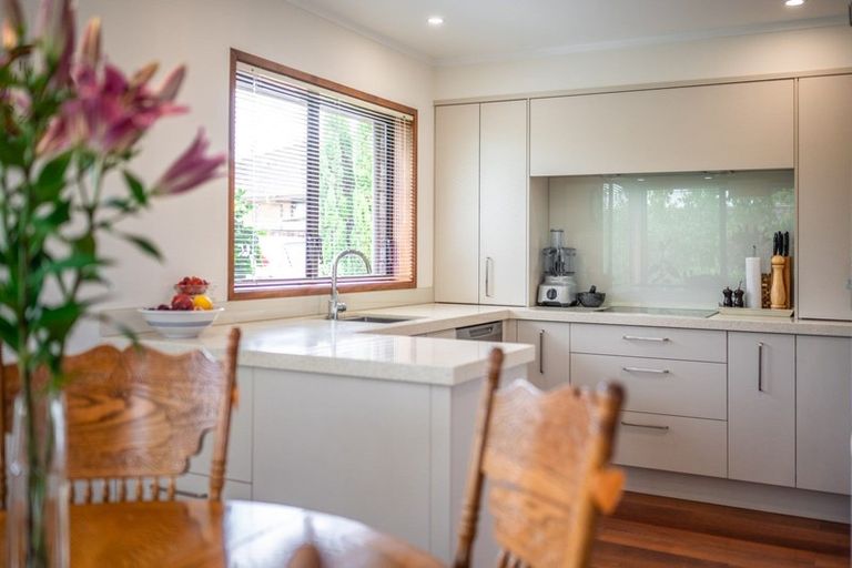 Photo of property in 2/47 Aberfeldy Avenue, Highland Park, Auckland, 2010