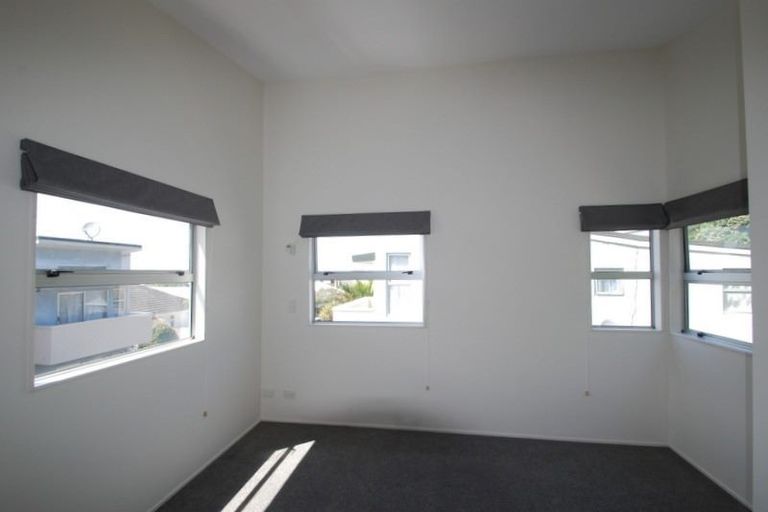 Photo of property in 8/138 Queens Drive, Lyall Bay, Wellington, 6022