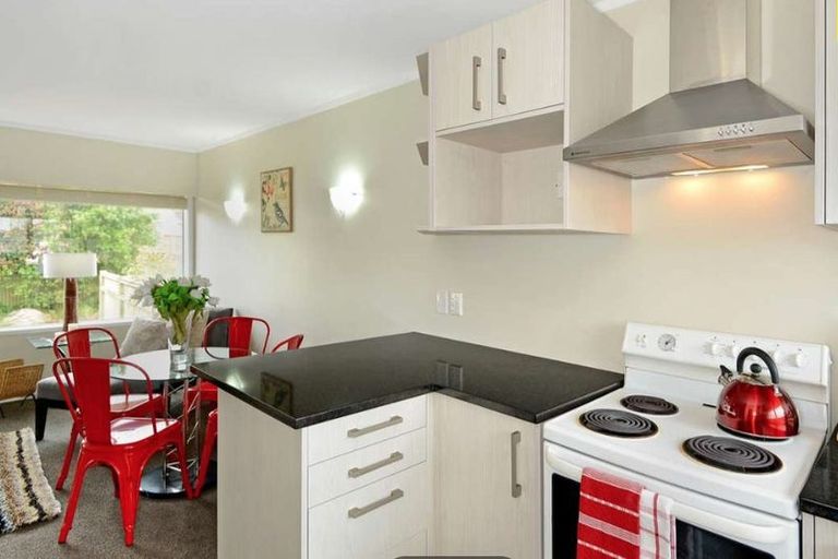 Photo of property in 2/123 Birkdale Road, Birkdale, Auckland, 0626