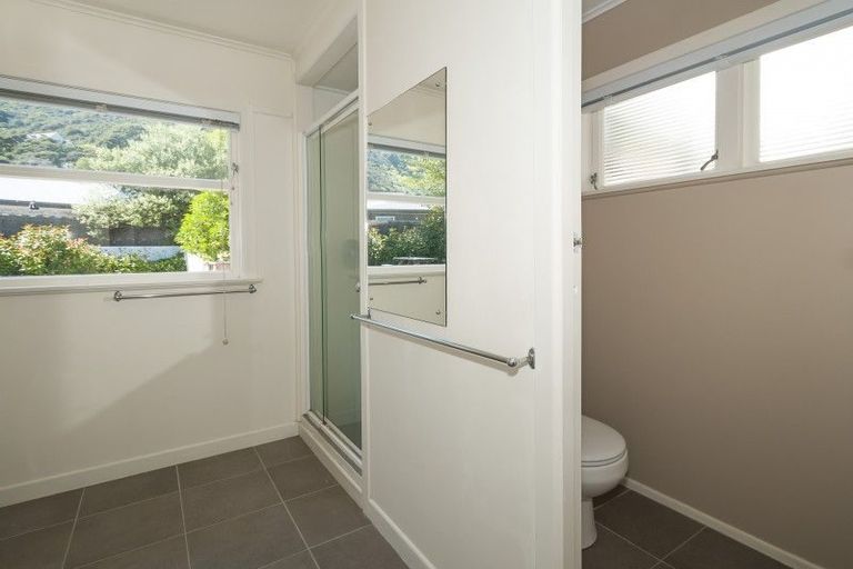Photo of property in 2 Volkner Grove, Waterloo, Lower Hutt, 5011