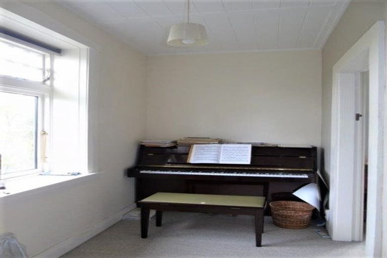 Photo of property in 12 Harland Street, Brooklyn, Wellington, 6021