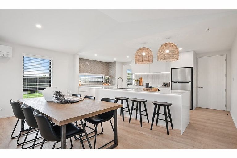 Photo of property in 2 Mccahon Drive, Rangiora, 7400