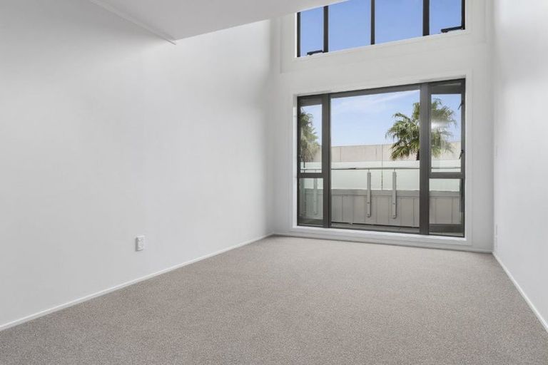 Photo of property in 9b/30 Westward Ho, Glen Eden, Auckland, 0602