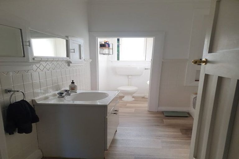 Photo of property in 225 Ravensbourne Road, Ravensbourne, Dunedin, 9022