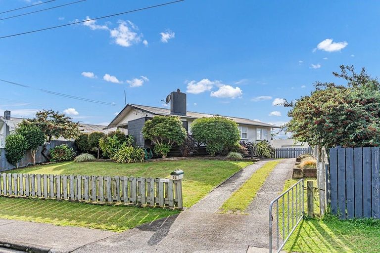 Photo of property in 24 Eddowes Street, Manurewa, Auckland, 2102