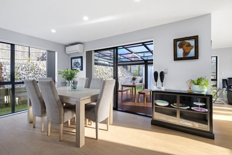Photo of property in 1 Sai Ridge Close, Pukekohe, 2120