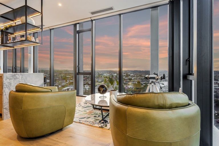 Photo of property in 1 Buscomb Avenue, Henderson, Auckland, 0610