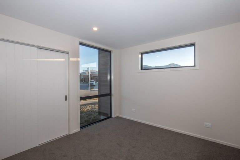 Photo of property in 5 Mount Creighton Crescent, Wanaka, 9305
