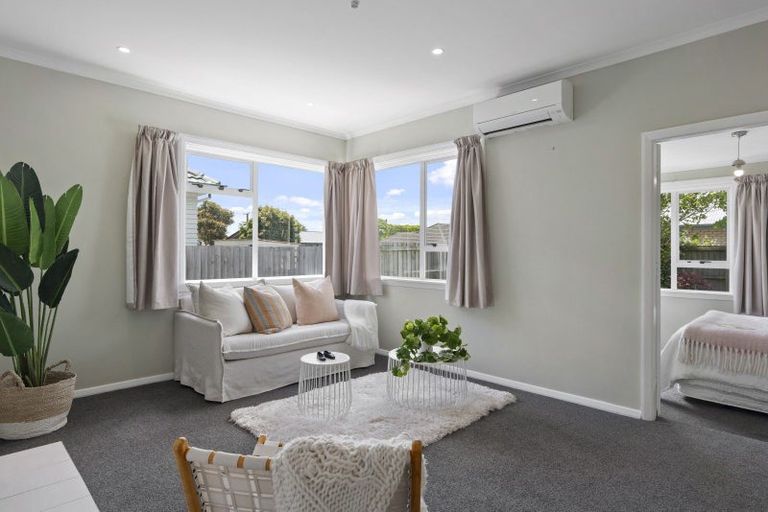 Photo of property in 16 Epsom Road, Sockburn, Christchurch, 8042