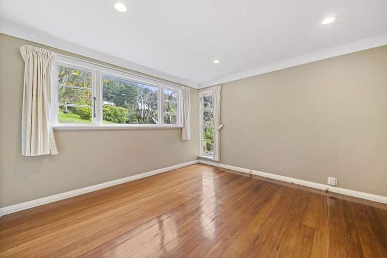 Photo of property in 115 Kamahi Street, Stokes Valley, Lower Hutt, 5019