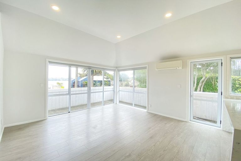 Photo of property in 1/7 Musick Point Road, Bucklands Beach, Auckland, 2012