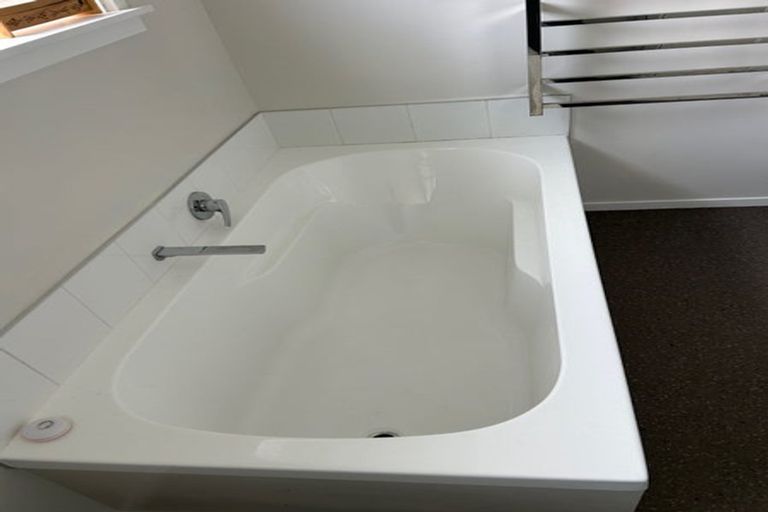 Photo of property in 10 Tilbury Avenue, Hokowhitu, Palmerston North, 4410