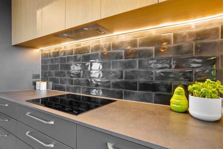 Photo of property in 10 Vaughan Crescent, Murrays Bay, Auckland, 0630