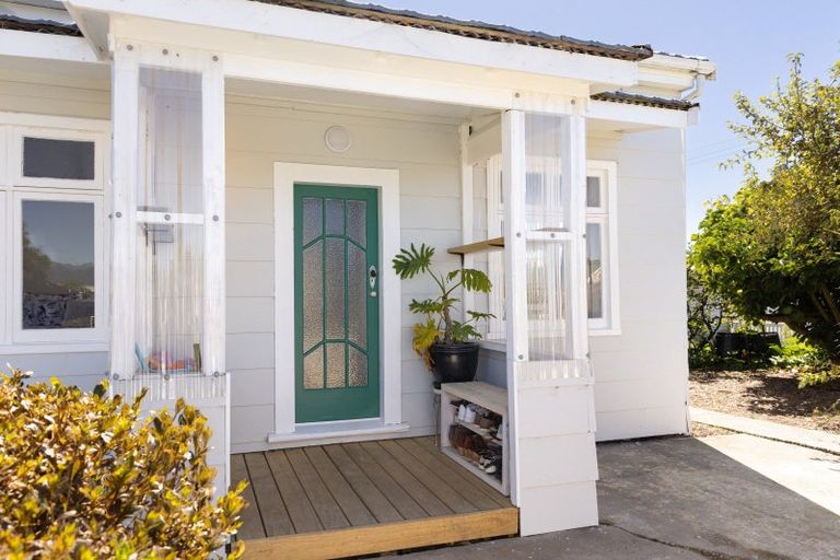 Photo of property in 25 Rintoul Street, Westport, 7825