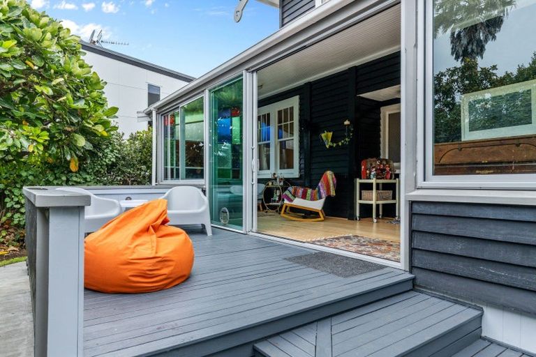 Photo of property in 112a Hine Street, New Plymouth, 4310
