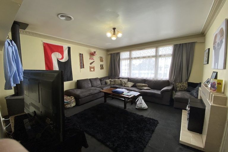 Photo of property in 24 Turuturu Road, Hawera, 4610