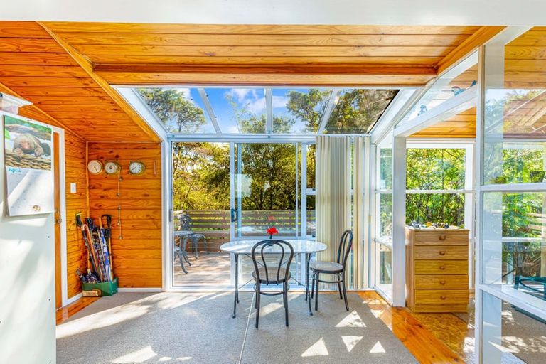 Photo of property in 98 Scenic Drive, Titirangi, Auckland, 0604