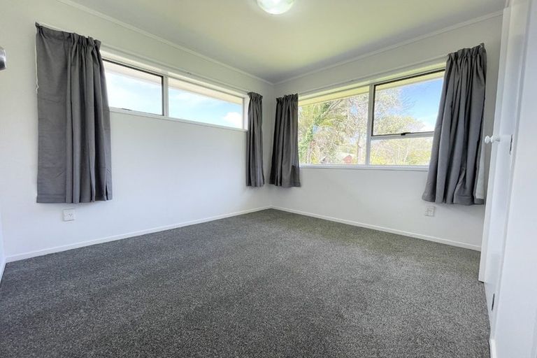 Photo of property in 2/11 Tallington Crescent, Torbay, Auckland, 0630