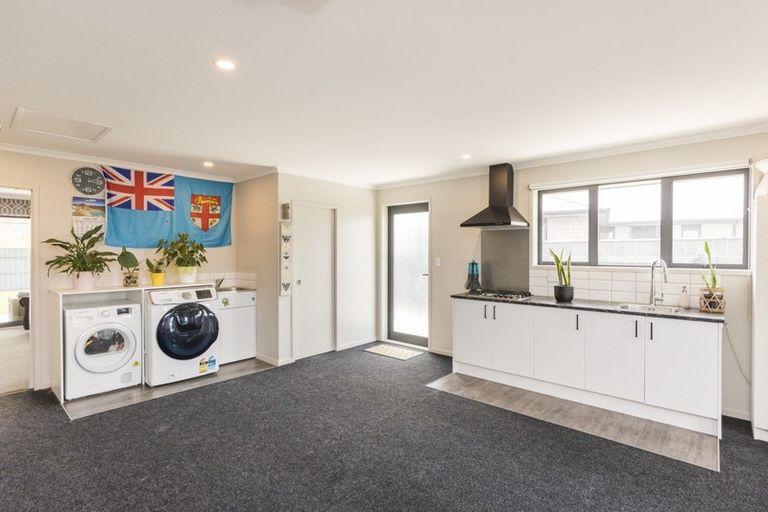 Photo of property in 3 Rangeview Drive, Kelvin Grove, Palmerston North, 4414