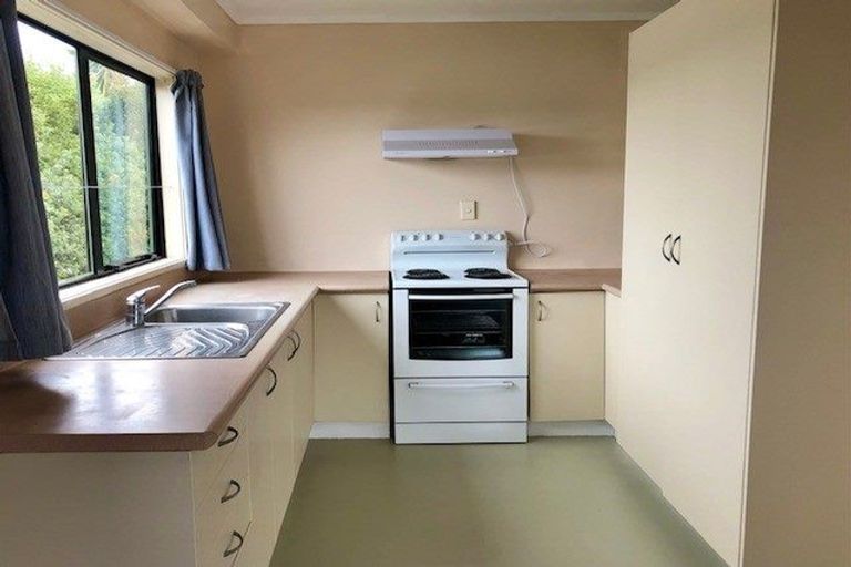 Photo of property in 1/12 Holiday Road, Stanmore Bay, Whangaparaoa, 0932