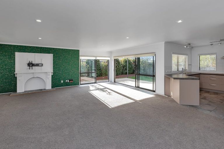 Photo of property in 7 Endeavour Place, One Tree Point, 0118