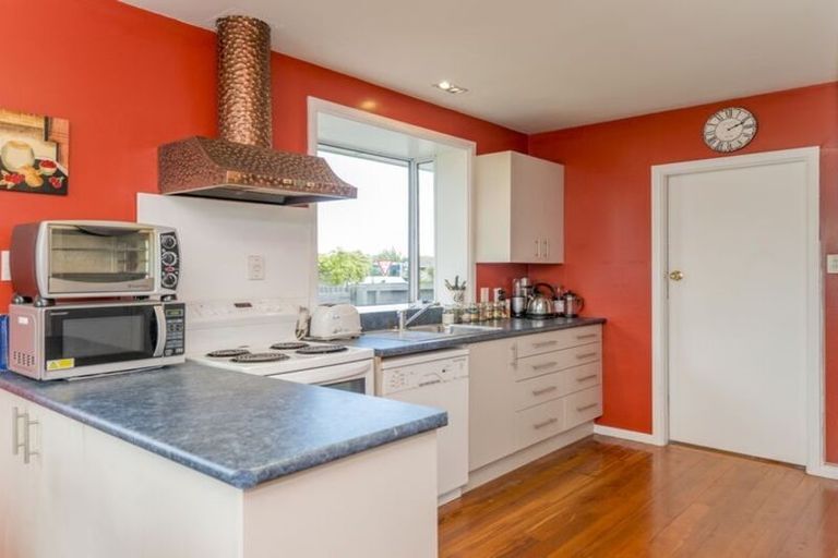 Photo of property in 28 Rosella Street, Broomfield, Christchurch, 8042